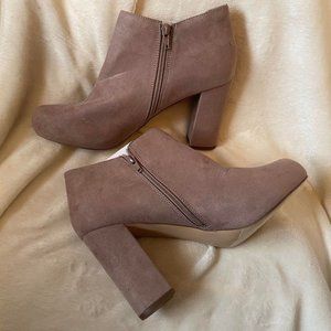 NWOB Madden Girl Gray Microfiber Bootie with Side Zip Size 11
